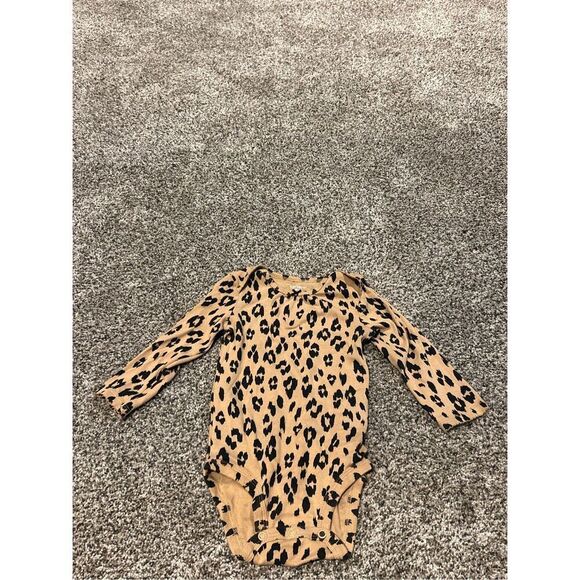 Carter’s leopard print onsie size 18mos C32-21 - Picture 1 of 3